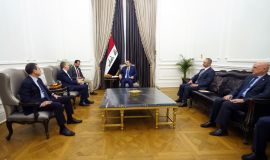 رئيس الوزراء ومستشار بالرئاسة الفرنسية يبحثان زيارة ماكرون الى العراق