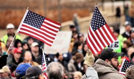 موقع "تشاتام هاوس" البريطاني يتحدث عن انقسام متزايد في المجتمع والسياسة في الولايات المتحدة