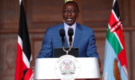 بعدما خلفت أكثر من 50 قتيلاً.. رئيس كينيا يدعو لإيقاف الاحتجاجات في البلاد